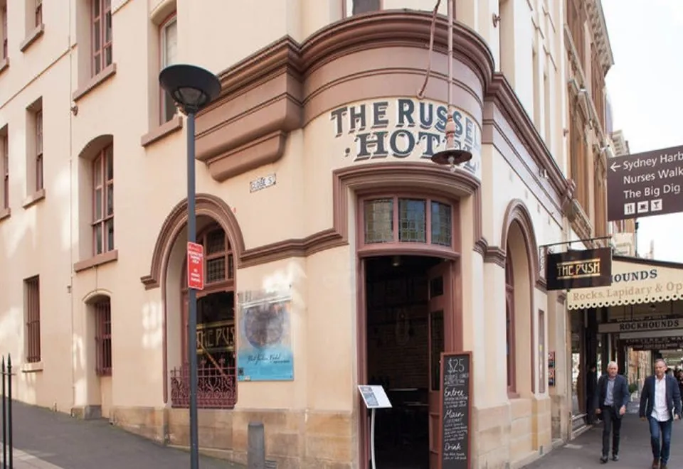 Russell Hotel in The Rocks