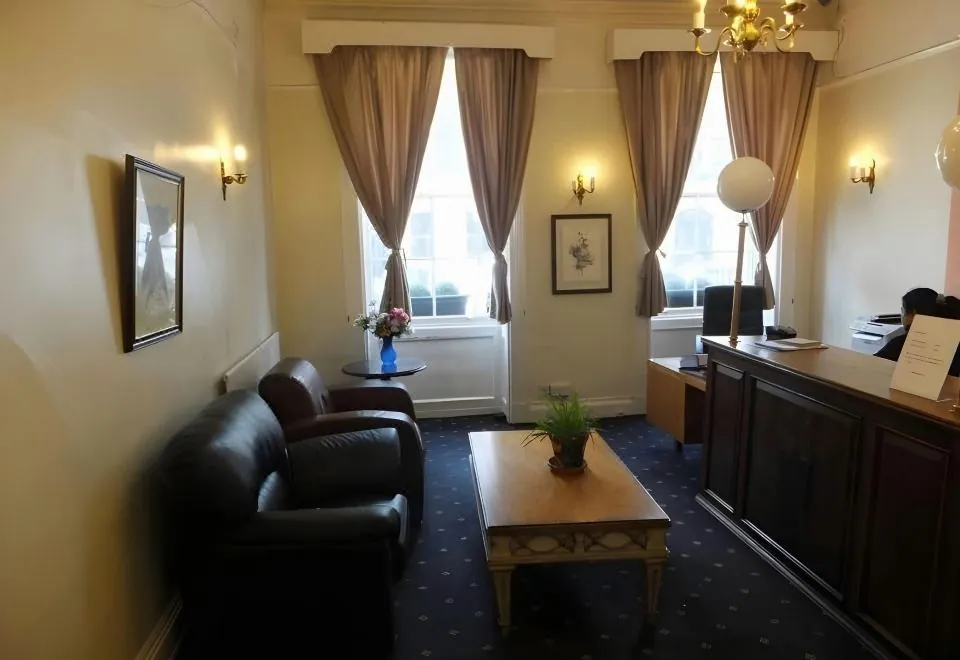 Lonsdale Hotel