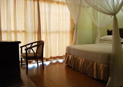 Mc-Elly's Hotel