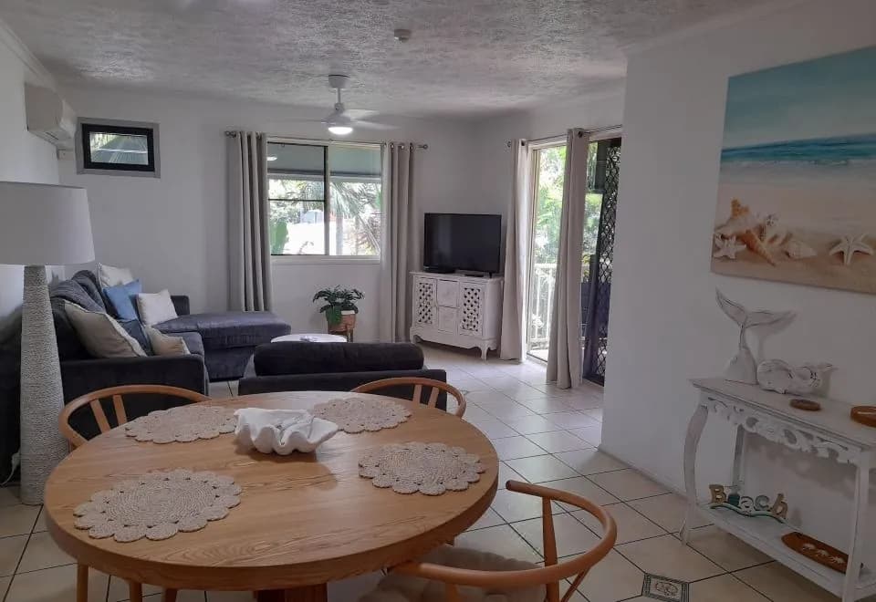 Airlie Apartments