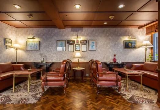 The Everest Hotel