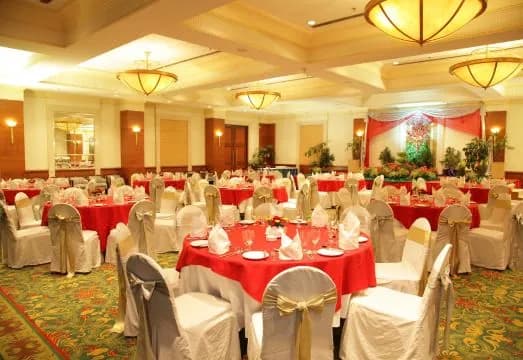 The Everest Hotel