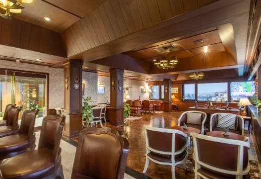 The Everest Hotel