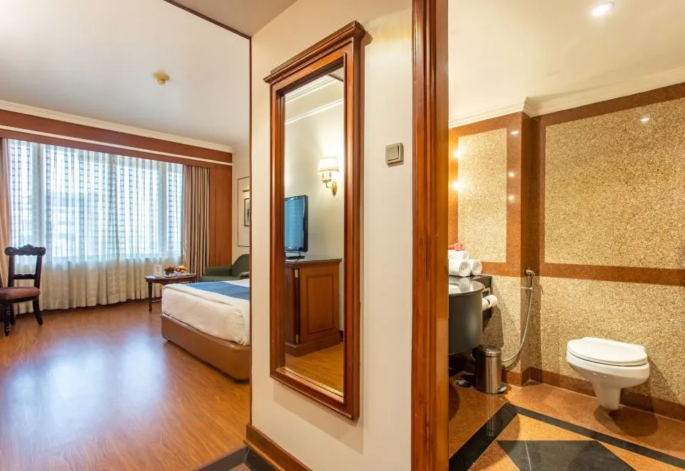 The Everest Hotel