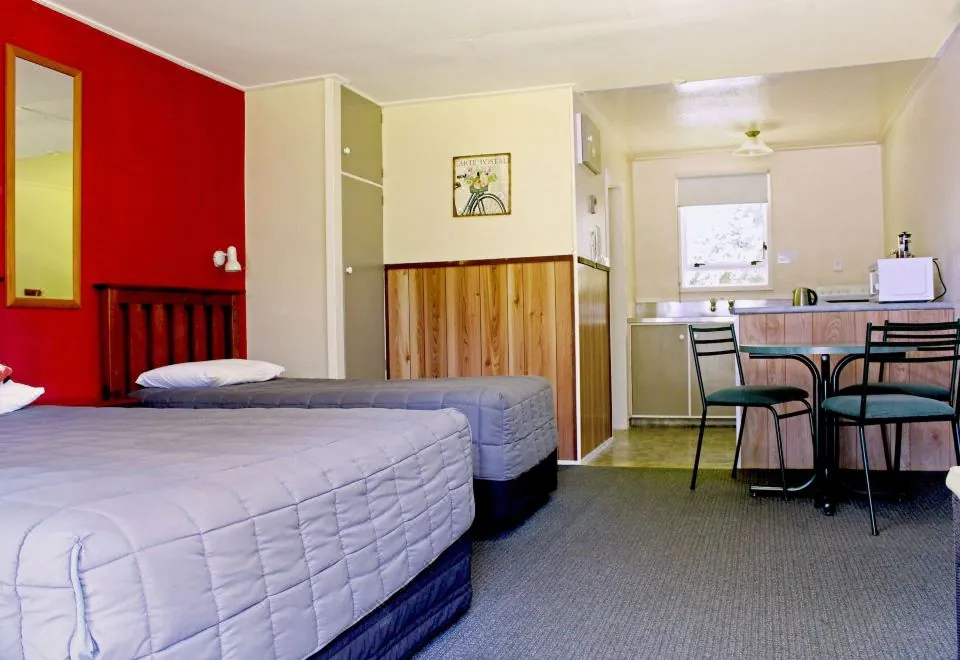 Fairy Springs Motel