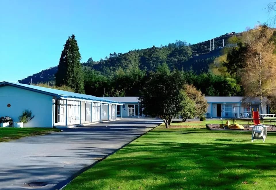 Fairy Springs Motel