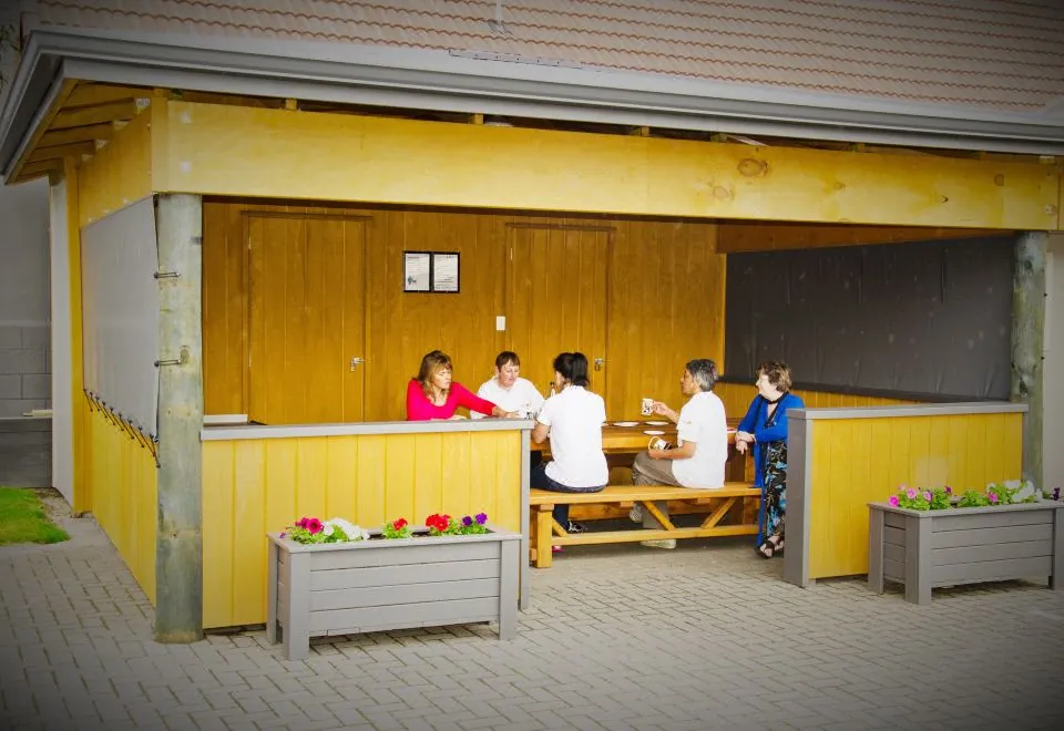 Arista Capri Motel