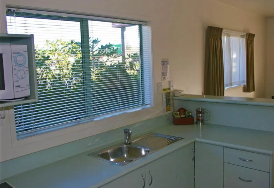 Birchwood Spa Motel