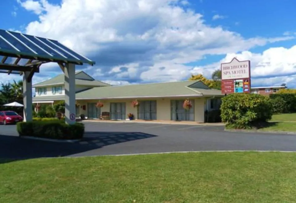Birchwood Spa Motel