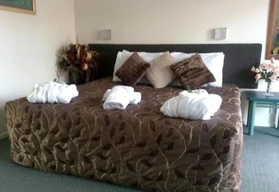 Birchwood Spa Motel