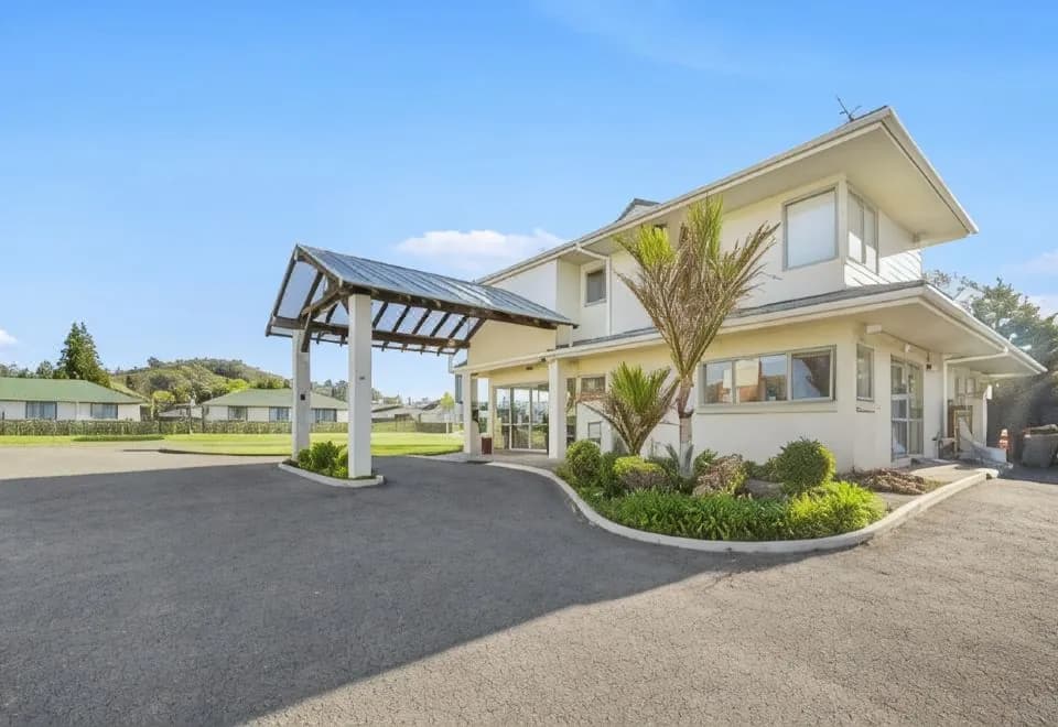 Birchwood Spa Motel