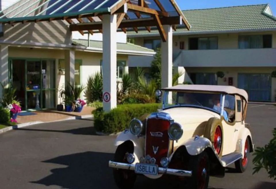 Birchwood Spa Motel