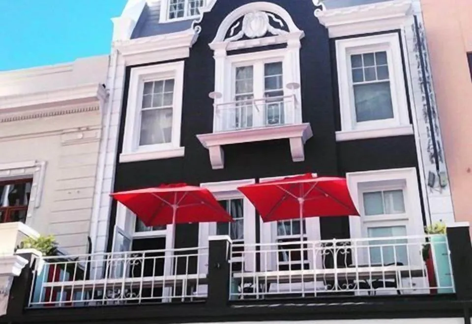 Daddy Long Legs Art Hotel