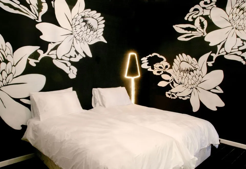 Daddy Long Legs Art Hotel