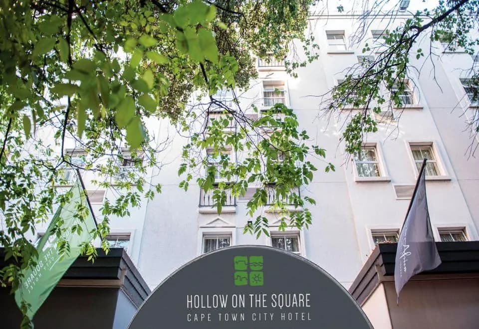 Hollow on The Square City Hotel