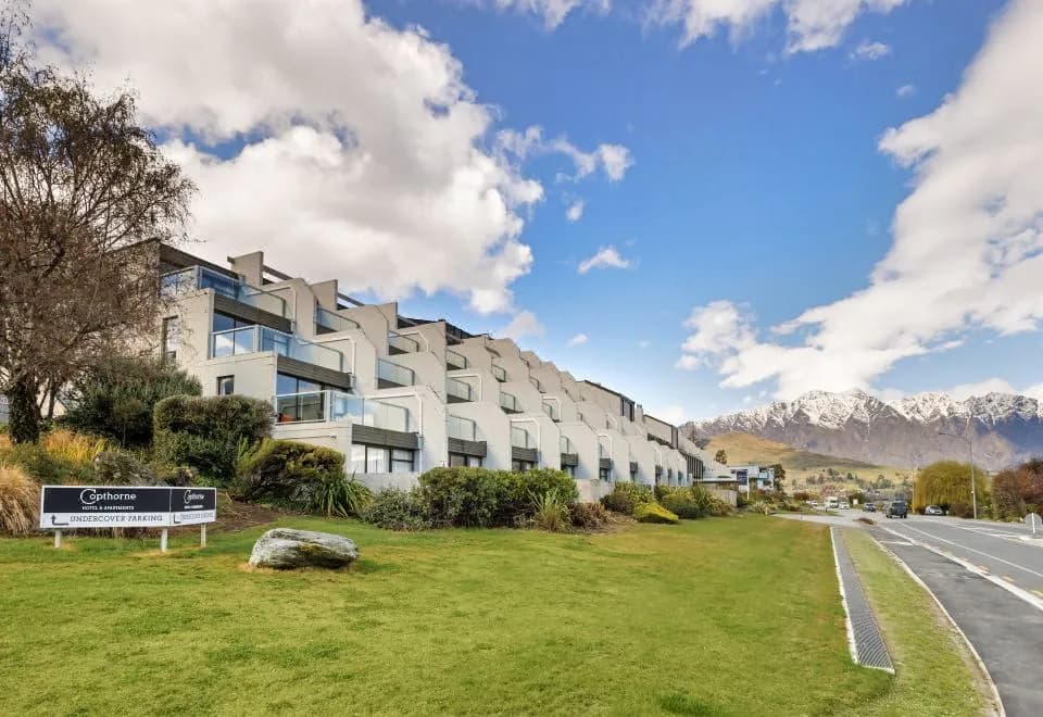 Copthorne Hotel & Apartments Queenstown Lakeview