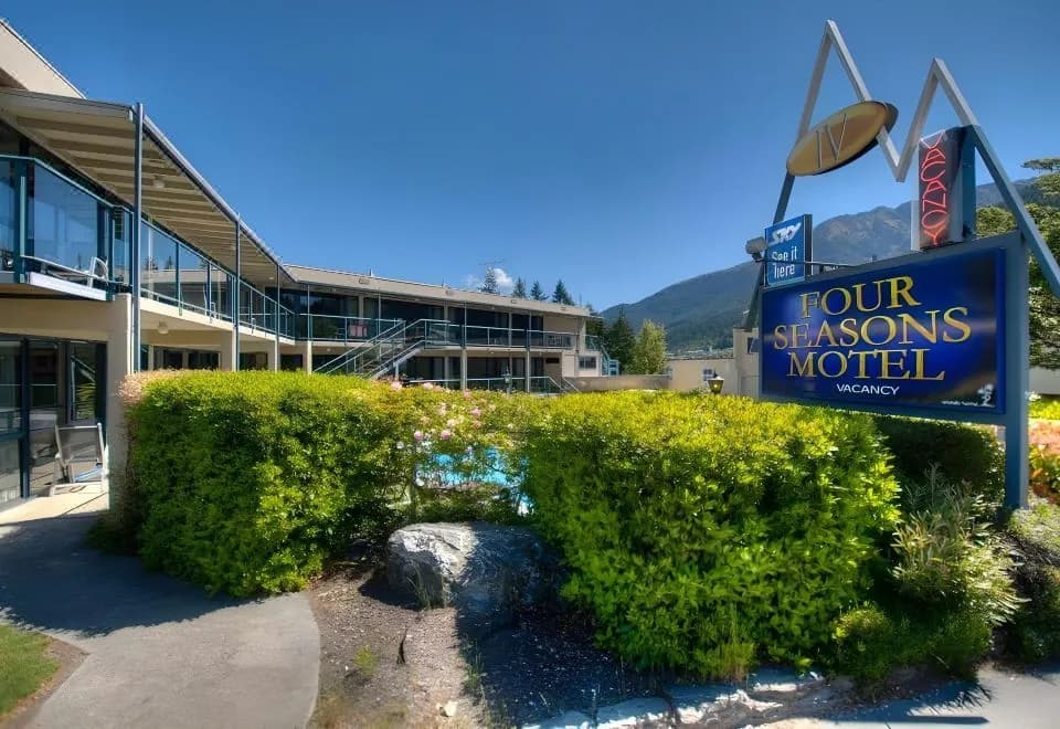 Four Seasons Motel