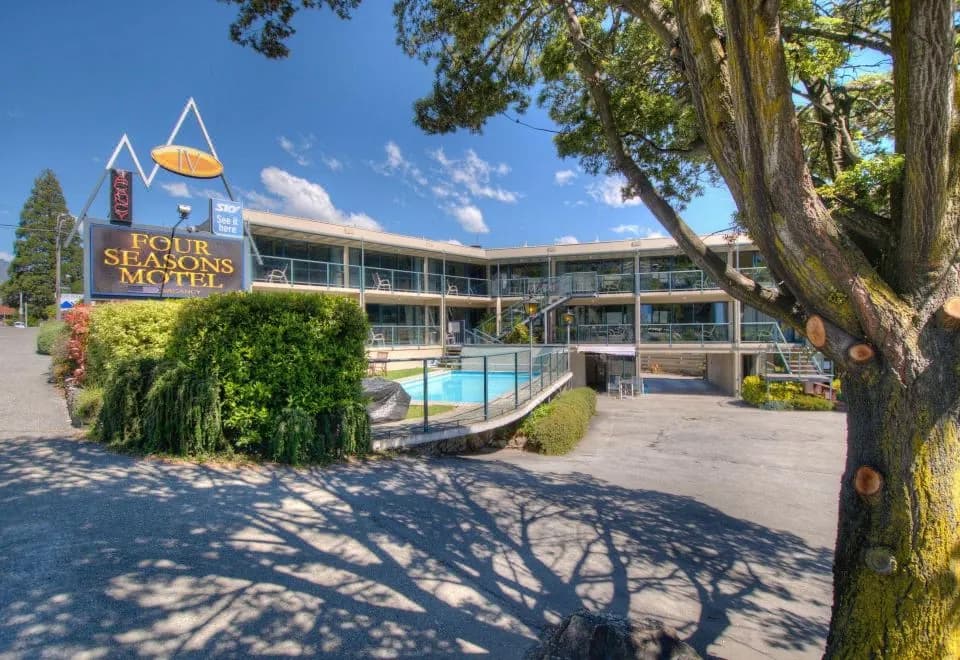 Four Seasons Motel