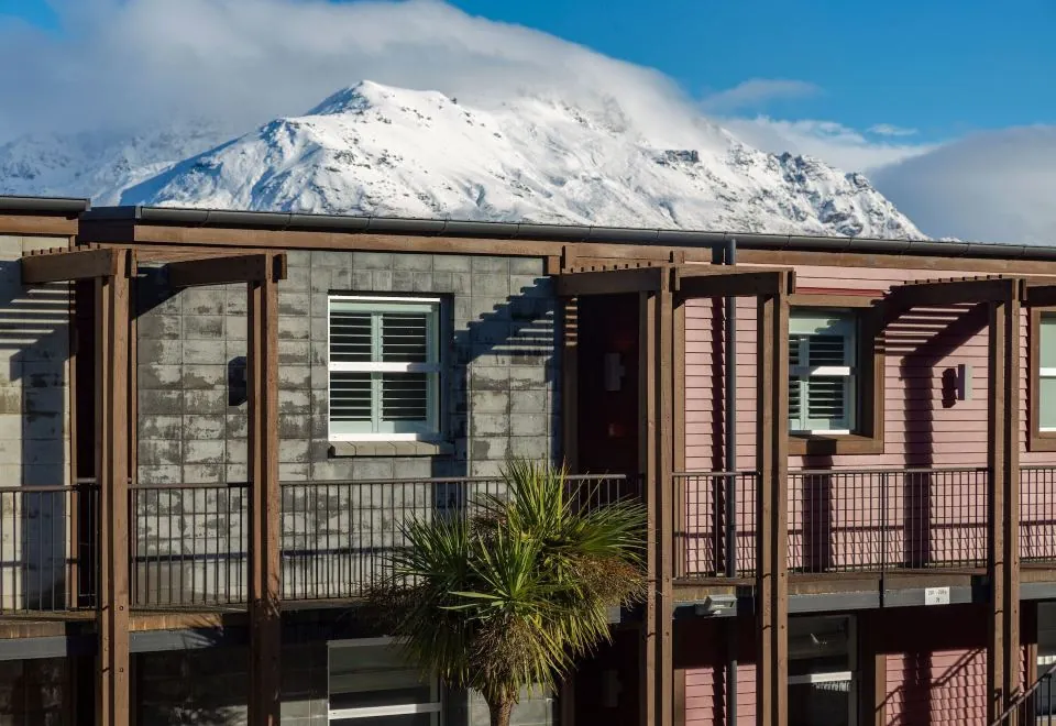Element Escapes Apartments