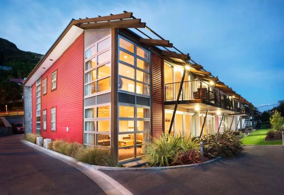 Element Escapes Apartments