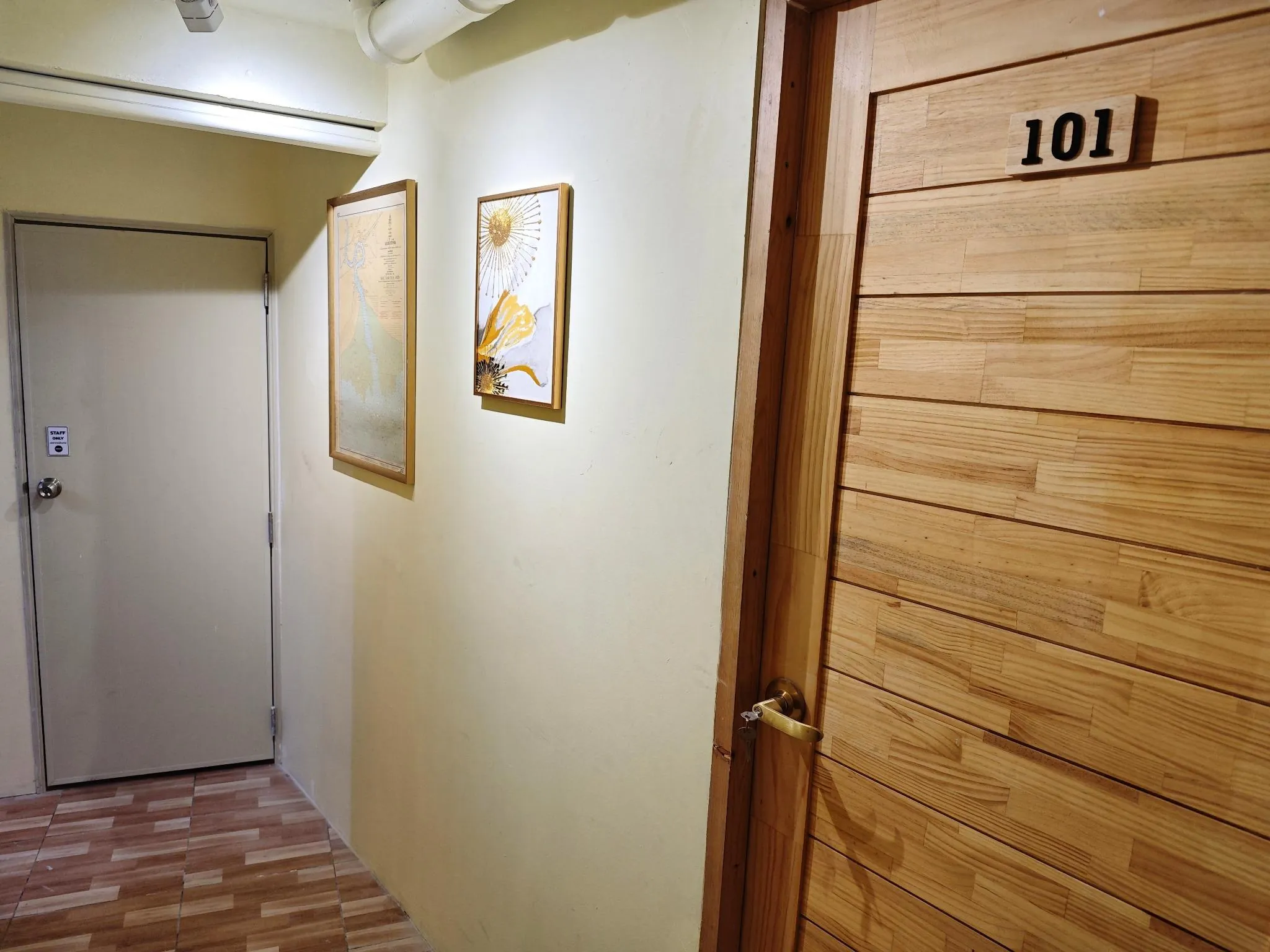latitude 13 Room & breakfast