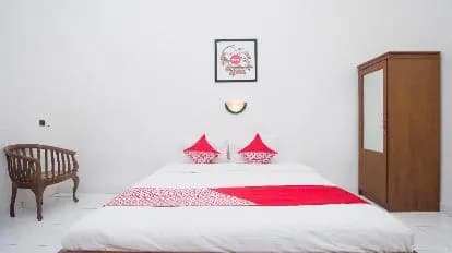 OYO 759 Hotel Dewi Sri