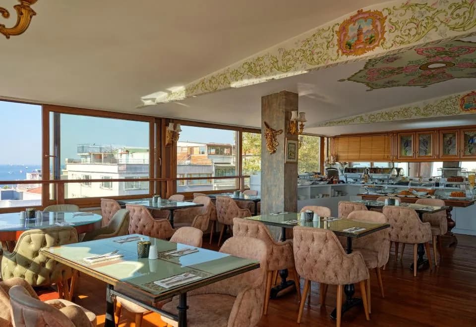 Alzer Hotel