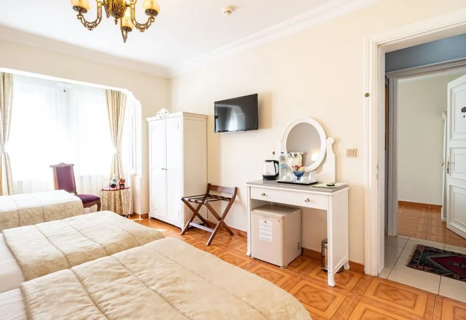 Alzer Hotel