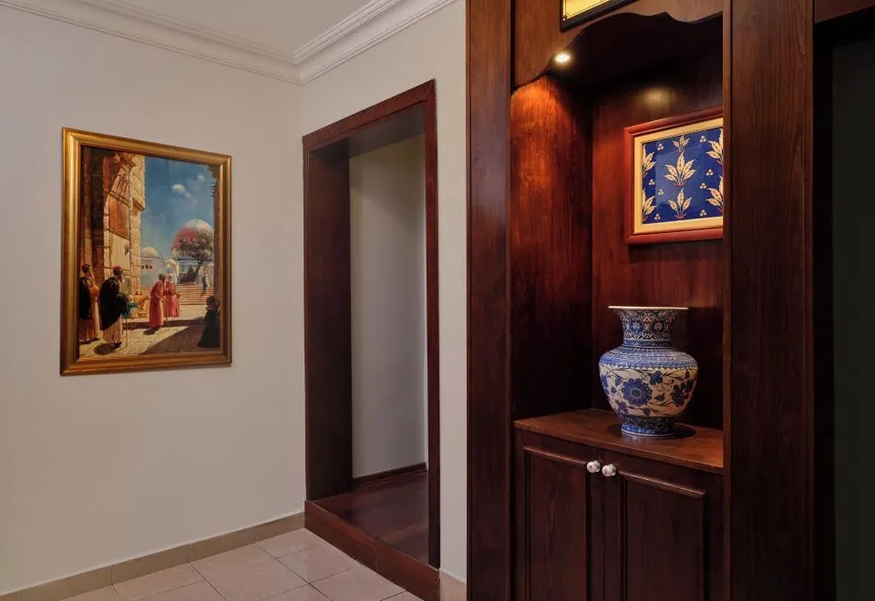 Alzer Hotel