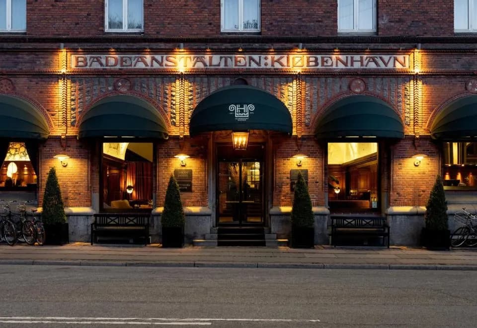 Ascot Hotel