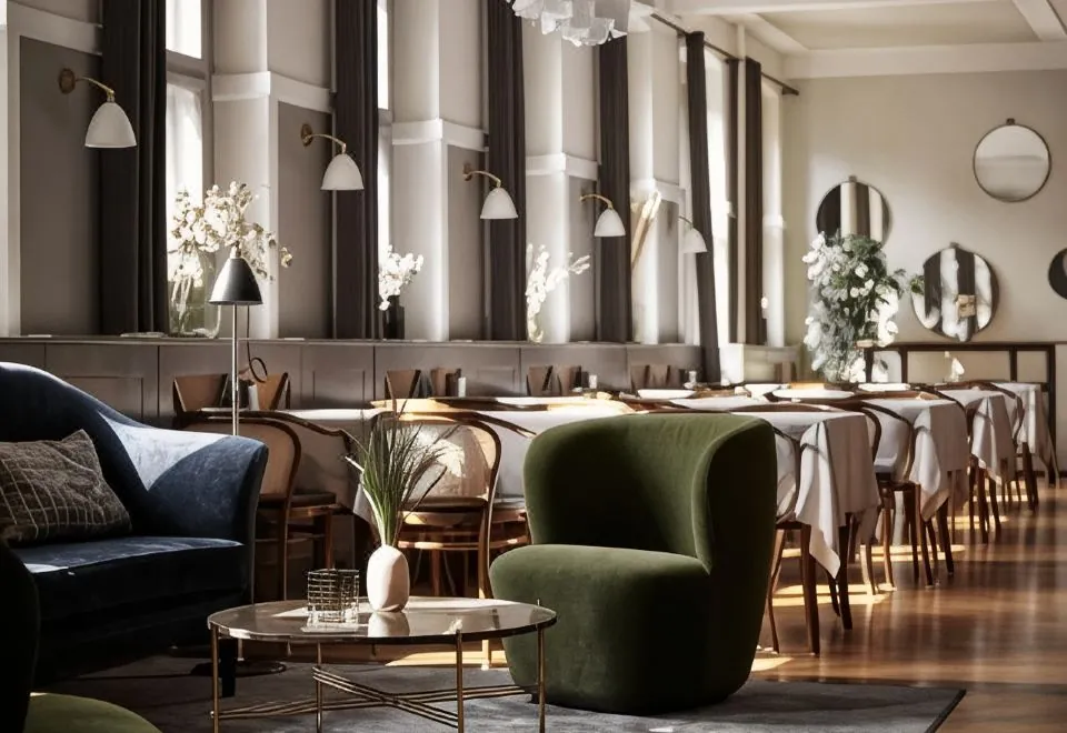 Ascot Hotel