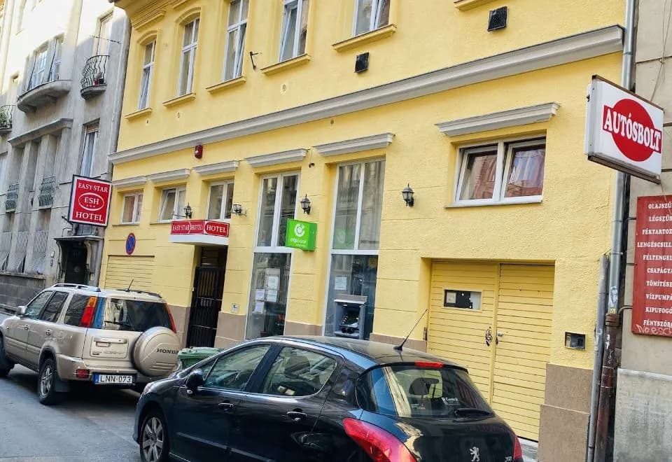 Easy Star Hotel