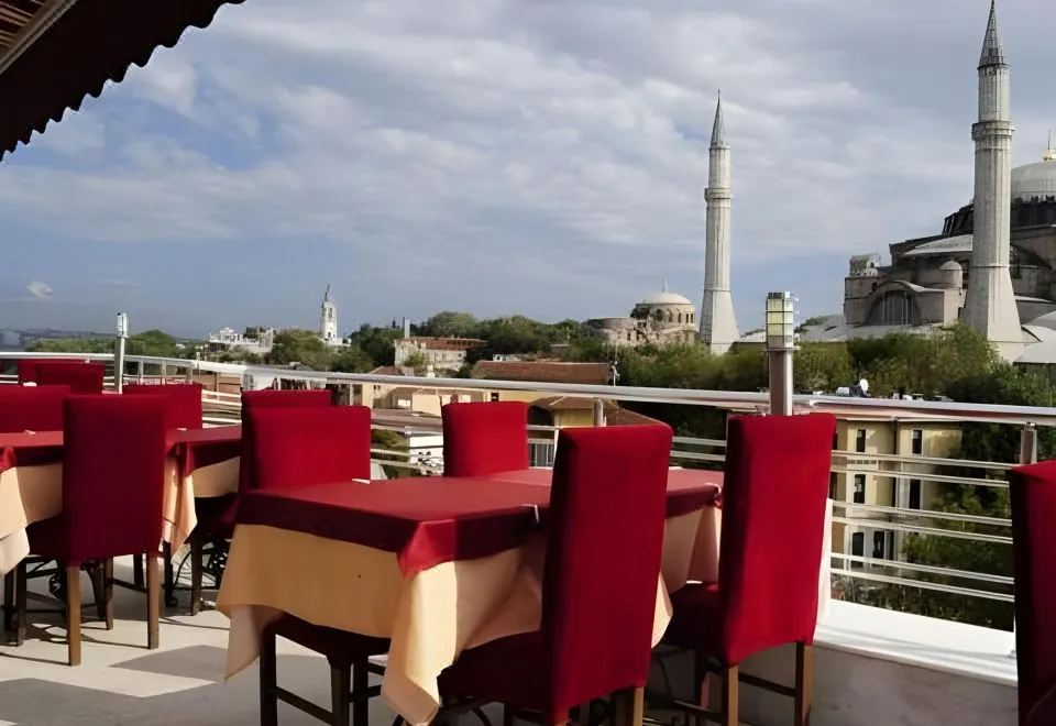 Ares Hotel