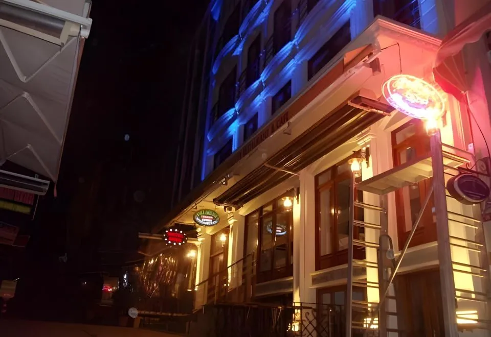 Ares Hotel