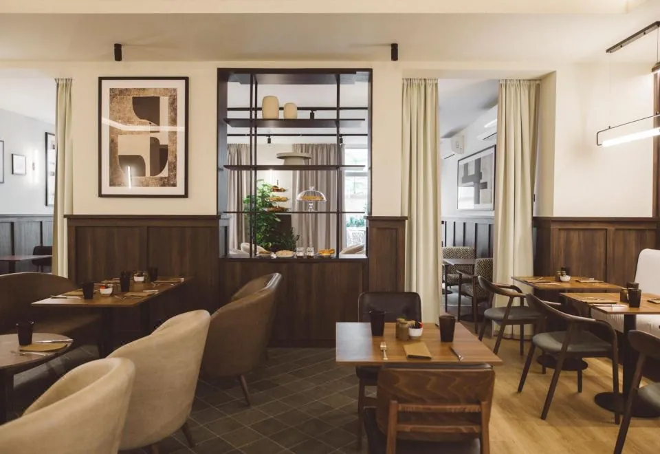 Honest Budapest by Chic & Basic