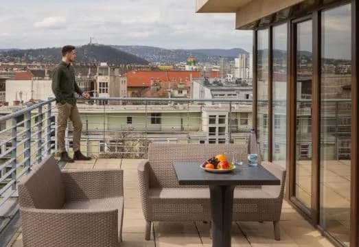 Escala Hotel & Suites