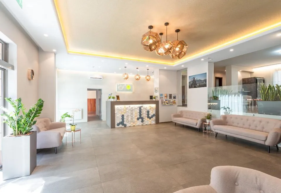 Corvin Plaza Apartments & Suites
