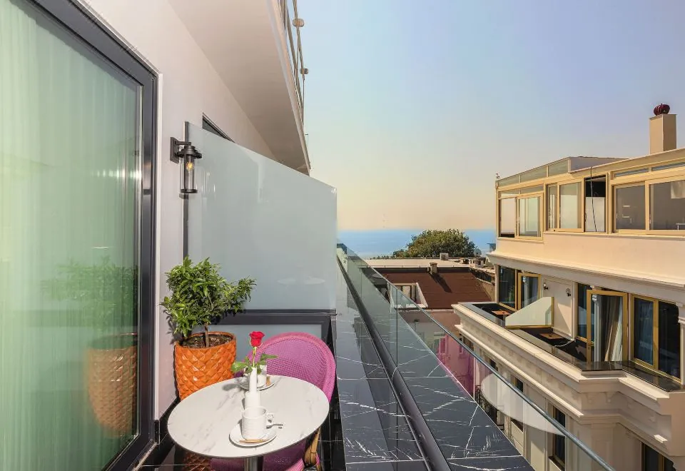 The Magnaura Palace Hotel