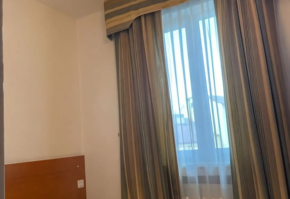 Gallery Hotel Sis