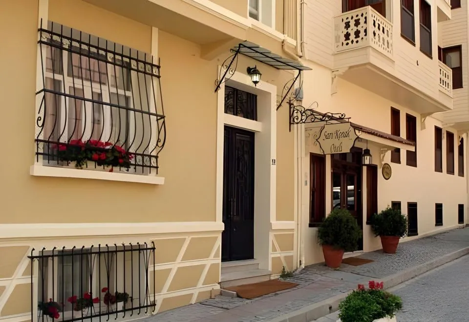 Hotel Sari Konak