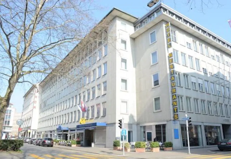 Glärnischhof by Trinity