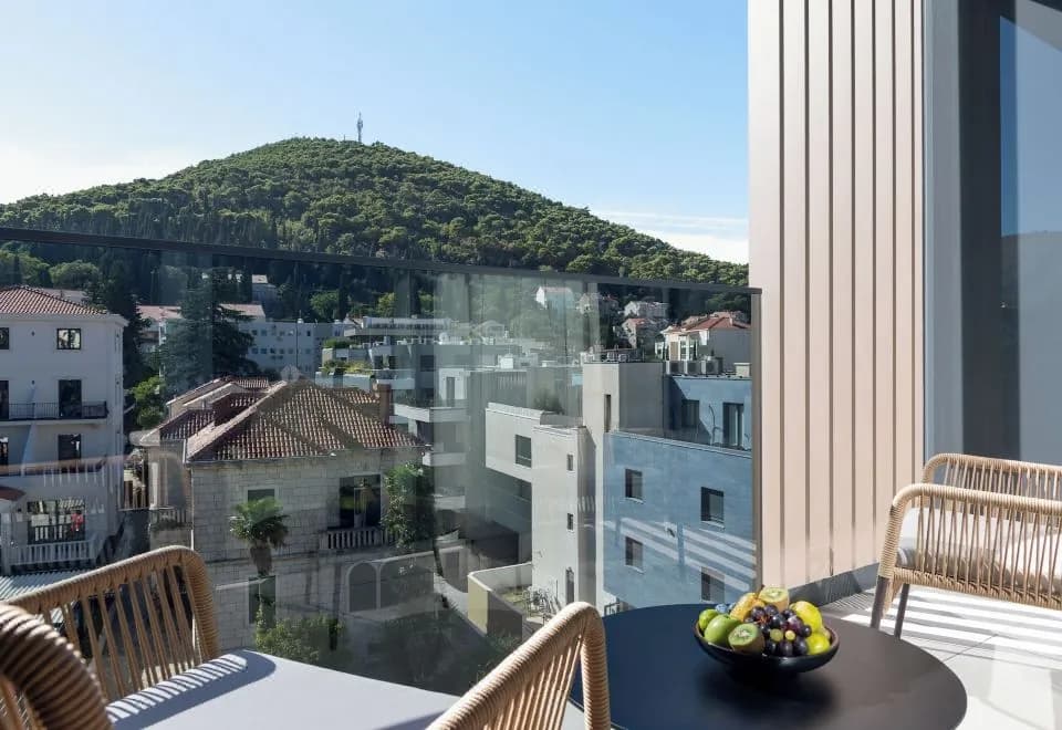 HOTEL SUMRATIN