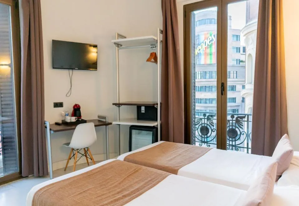 Hostal Gran Via 44