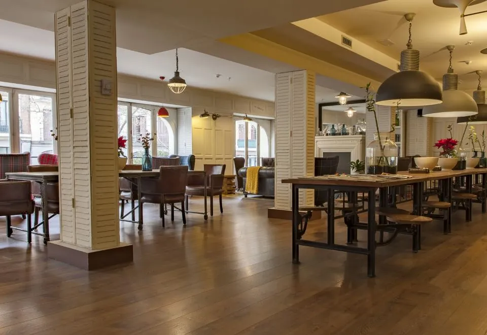 Praktik Metropol Hostal