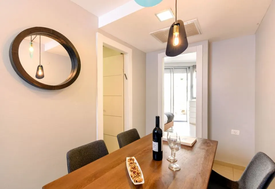 Sea Land Suites