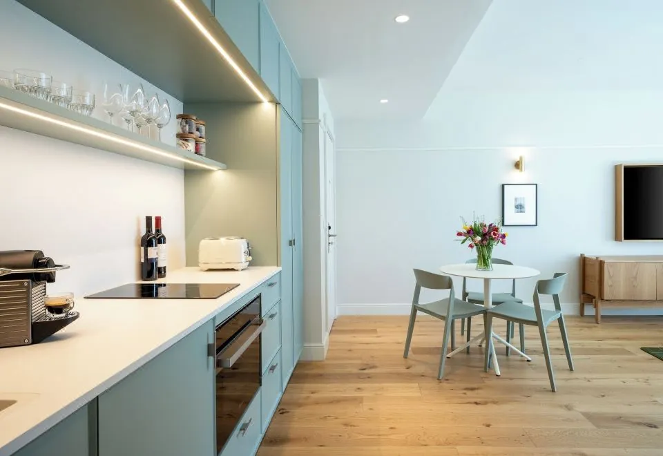 Diaghilev Loft Live Art Hotel