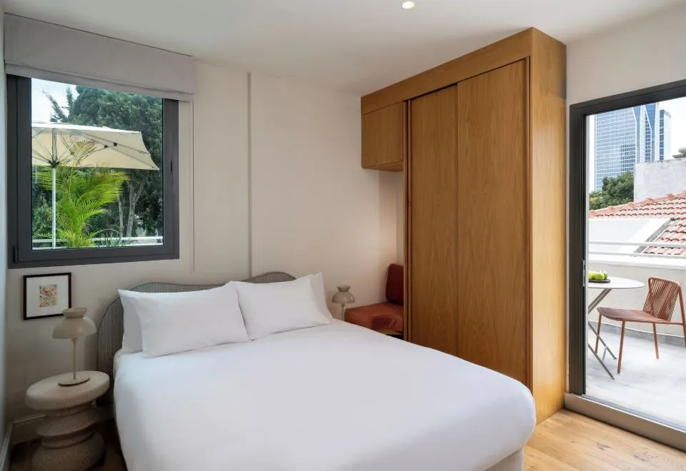 Diaghilev Loft Live Art Hotel