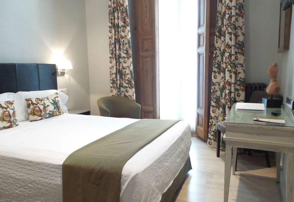 Hotel Moderno Puerta del Sol
