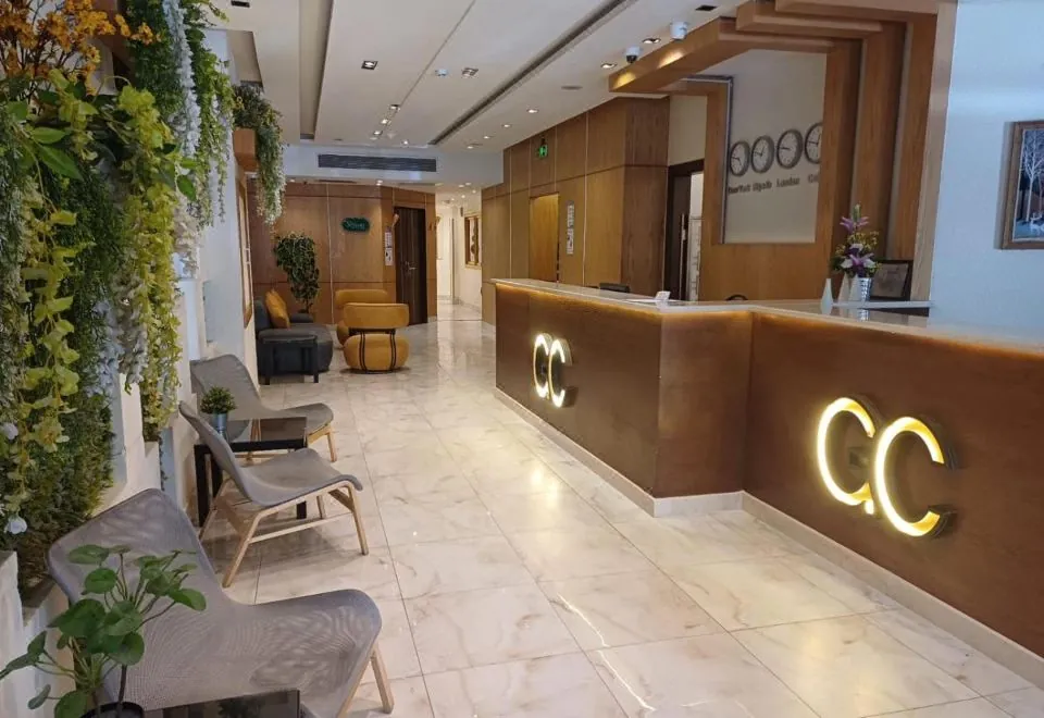 Golden Carven Hotel