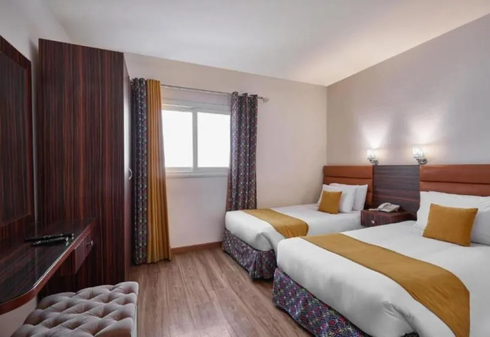 Golden Carven Hotel